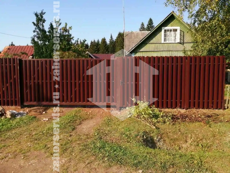 Заборы из металлического штакетника шахматка 45 метров