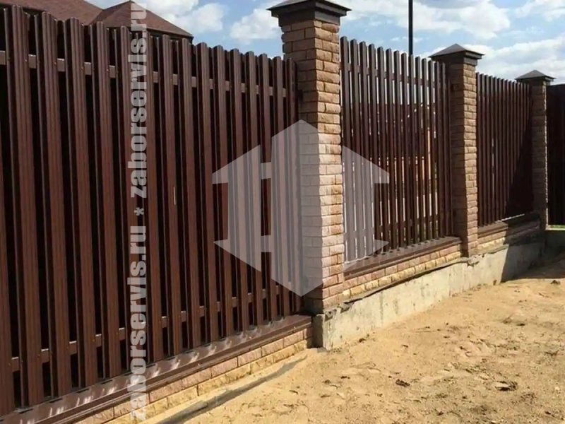 Заборы из металлического штакетника шахматка 48 метров