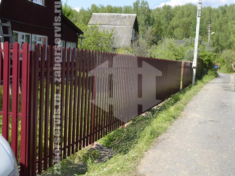 Забор из евроштакетника с утрамбовкой щебнем 73 метра