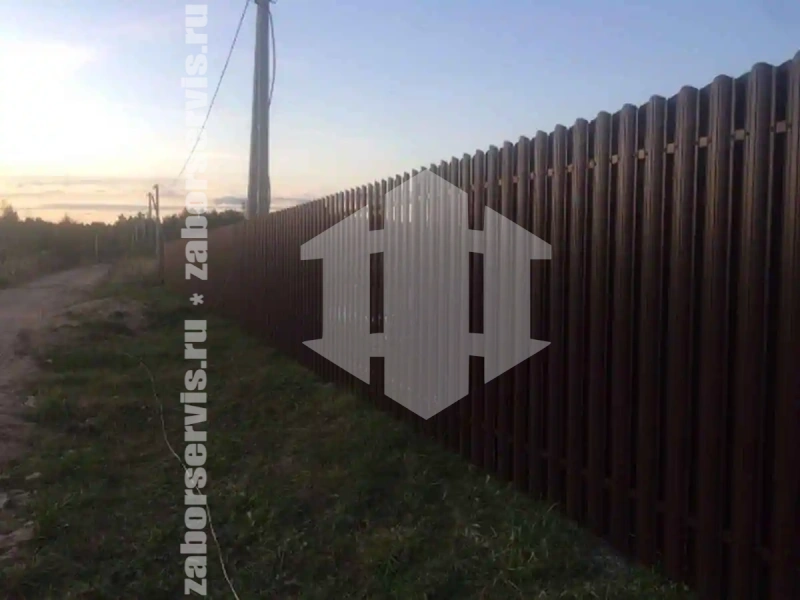 Заборы из металлического штакетника шахматка 39 метров