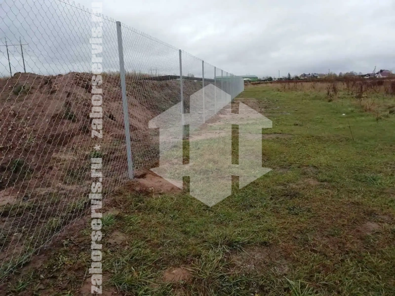 Забор из сетки рабицы в натяг с протяжкой арматуры 40 метров