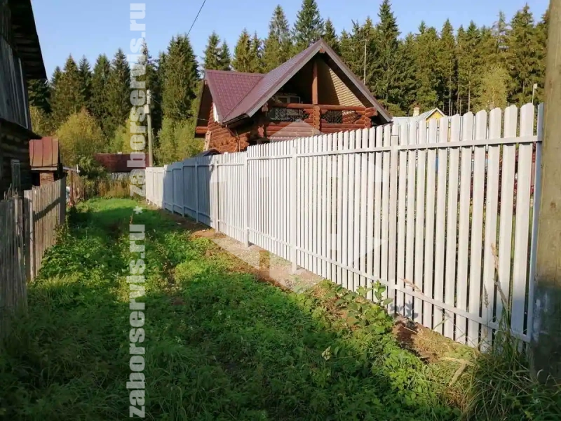 Забор из металлического штакетника коричневый 67 метров