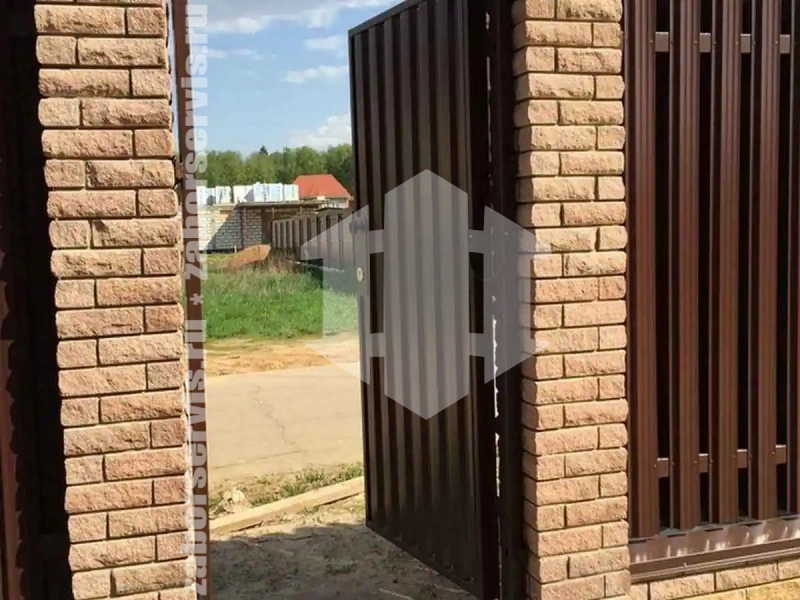 Заборы из металлического штакетника шахматка 48 метров