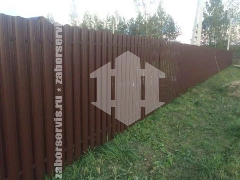 Заборы из металлического штакетника шахматка 39 метров