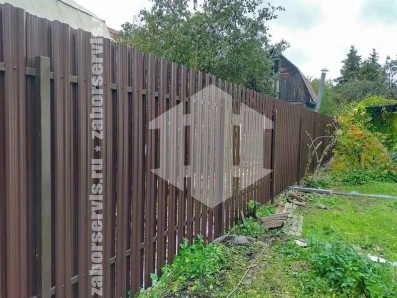 Заборы из металлического штакетника шахматка 69 метров