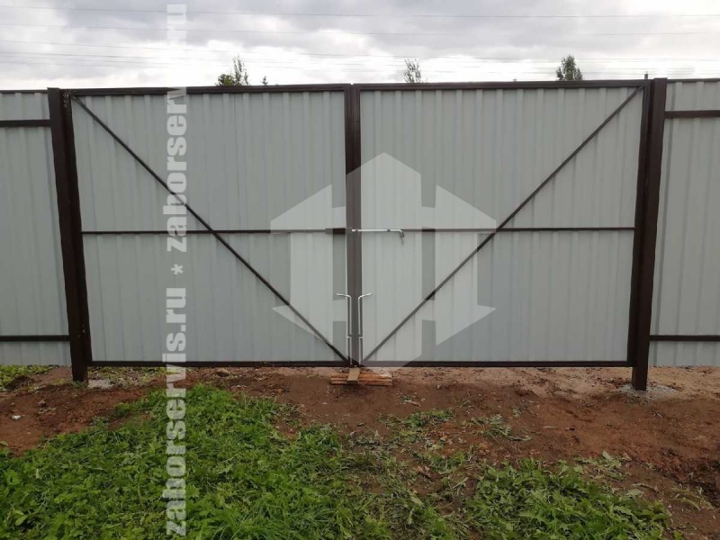 Забор из профнастила с утрамбовкой щебнем 78 метров