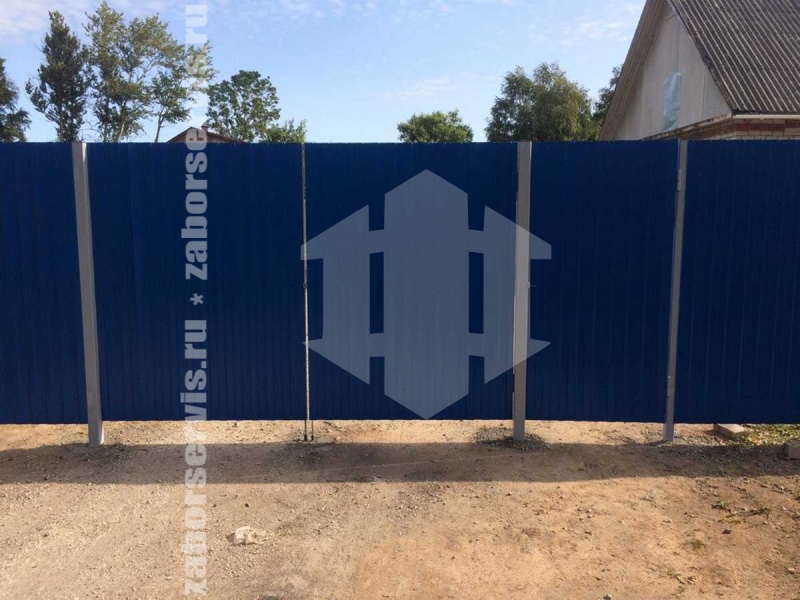 Забор из профнастила с утрамбовкой щебнем 65 метров
