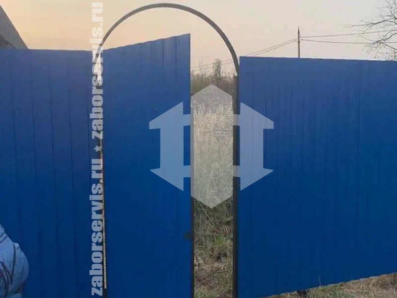 Забор из профнастила 68 метра синий