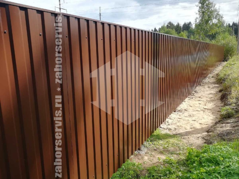 Забор из профнастила с утрамбовкой щебнем 78 метров